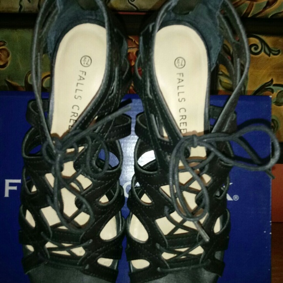 Falls Creek "APRIL" Ghillie Tie Leather Sandals - Picture 4 of 8